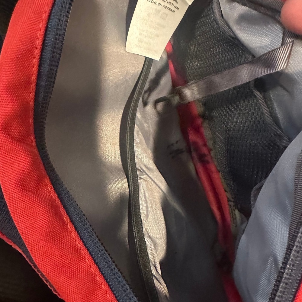 Patagonia Atom 8L Sling Bag Red Crossbody Backpack 48261 Hiking Travel - Picture 4 of 4